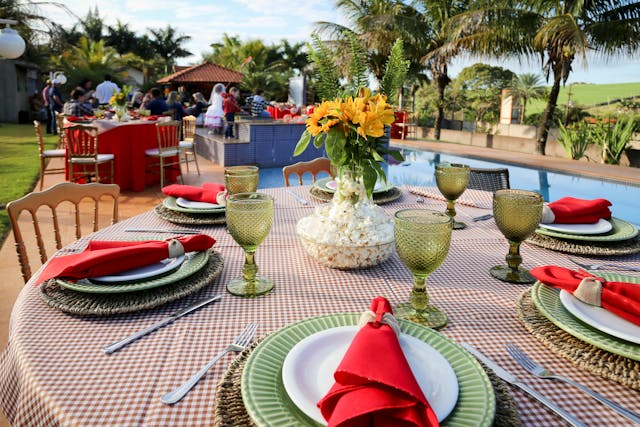 Outdoor tabled for food